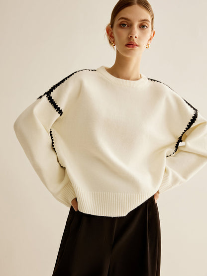 Minimalistischer bestickter Pullover