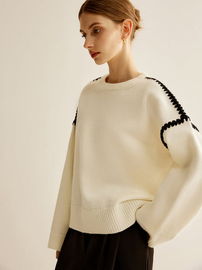 Minimalistischer bestickter Pullover