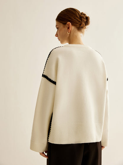 Minimalistischer bestickter Pullover